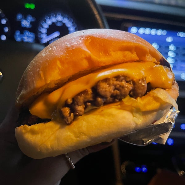 Foto scattata a Jolly Burger da Mona ♎. il 6/30/2023
