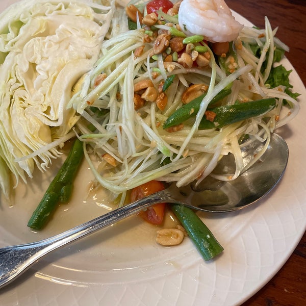Foto diambil di Thai Ginger Restaurant oleh Chenyuan J. pada 1/28/2024