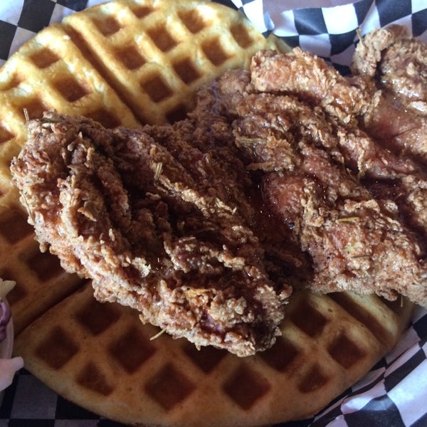 7/13/2014 tarihinde Stephanie W.ziyaretçi tarafından Butter And Zeus Waffle Sandwiches'de çekilen fotoğraf