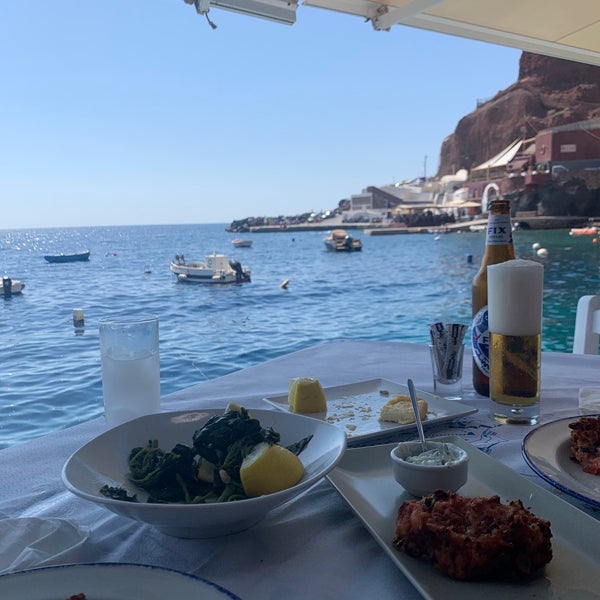 Yes, the view is everything but the food was not of extraordinary quality for the price you pay. We had the pasta with the sea food.