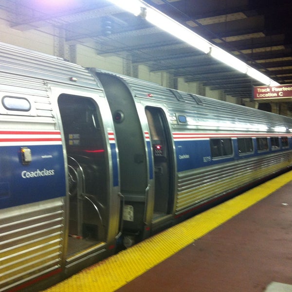 รูปภาพถ่ายที่ New York Penn Station โดย Yu-Han C. เมื่อ 5/21/2013