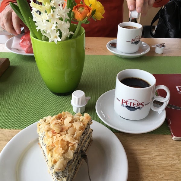 Foto diambil di Café &amp; Bäckerei Peters oleh Britta J. pada 3/3/2016