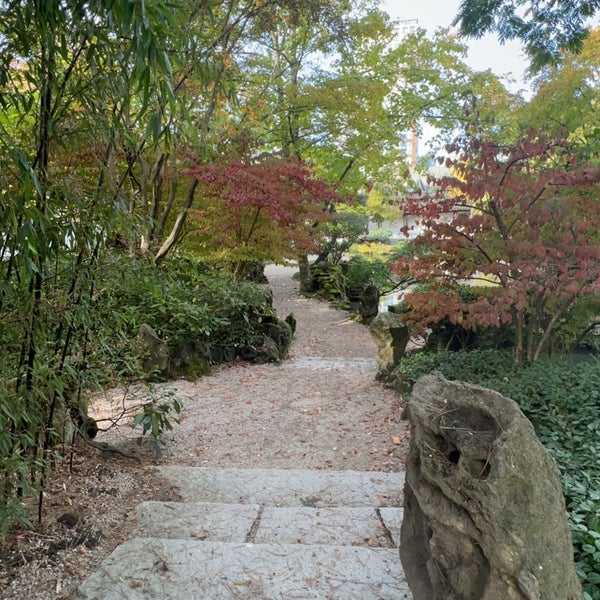 Снимок сделан в Dr. Sun Yat-Sen Classical Chinese Garden пользователем Asma 10/25/2023