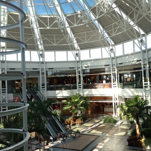 Photo taken at Vista Ridge Mall by 🇬🇧Al G. on 1/18/2013