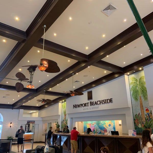 รูปภาพถ่ายที่ Newport Beachside Hotel &amp; Resort โดย 🇬🇧Al G. เมื่อ 3/29/2019