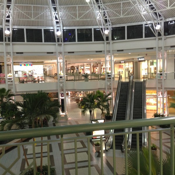 1/10/2013 tarihinde 🇬🇧Al G.ziyaretçi tarafından Vista Ridge Mall'de çekilen fotoğraf