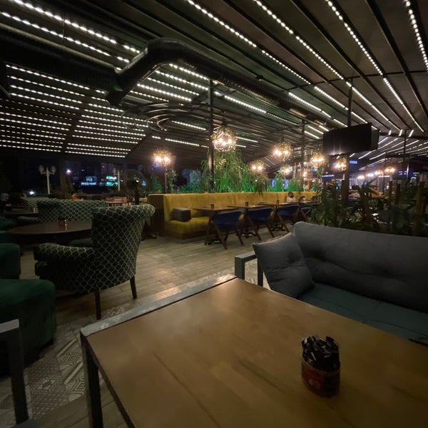 Foto diambil di Vatra Cafe &amp; Restaurant Nargile oleh Lilo pada 8/20/2022