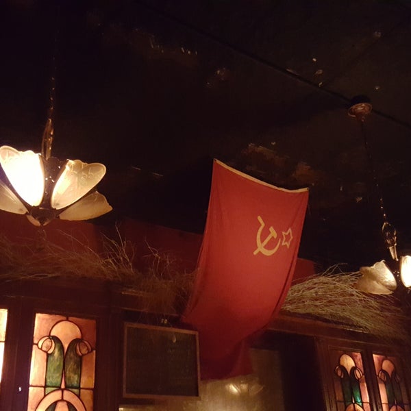 9/16/2017 tarihinde Lee S.ziyaretçi tarafından KGB Bar'de çekilen fotoğraf