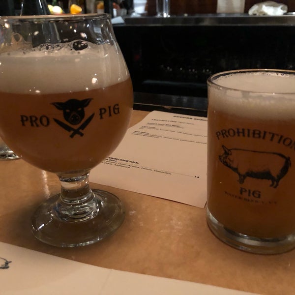 Foto tirada no(a) Prohibition Pig por Mike W. em 9/23/2019