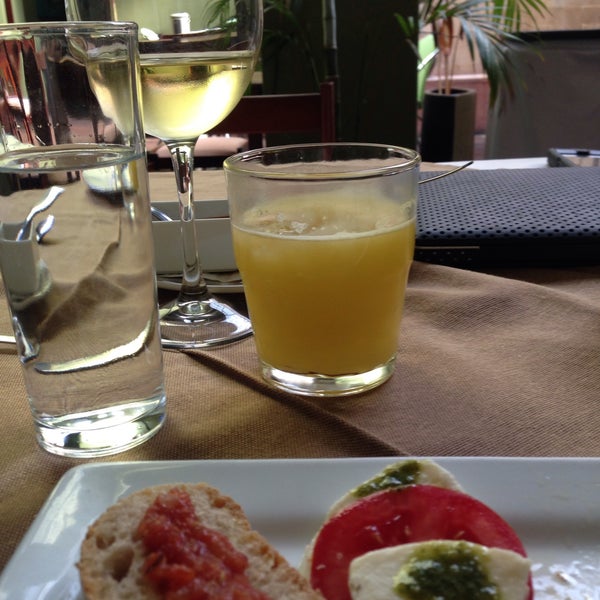 Photo taken at Restaurante italiano Epicuro by Dianita R. on 10/13/2015