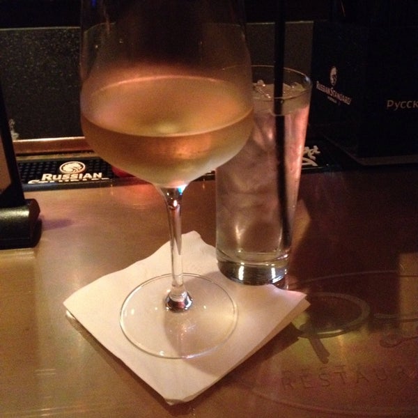 Foto tomada en Port Restaurant &amp; Bar  por Chaeli W. el 11/21/2014