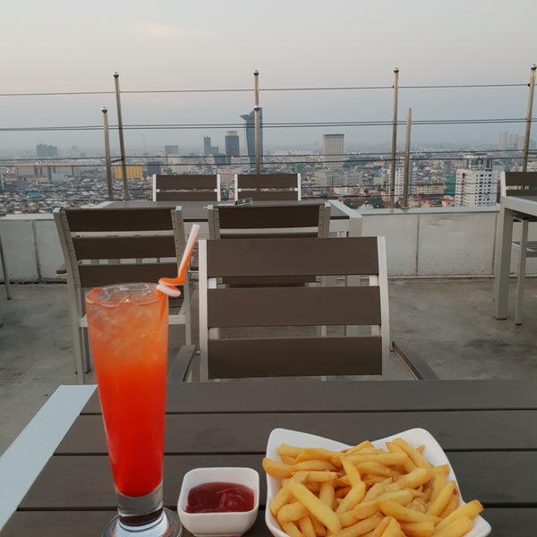 Photo taken at Eclipse Sky Bar by Arief W. on 3/25/2018