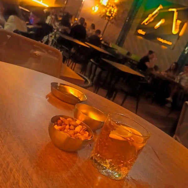 Foto tirada no(a) Piatto Lounge por Ayhan T. em 7/31/2022
