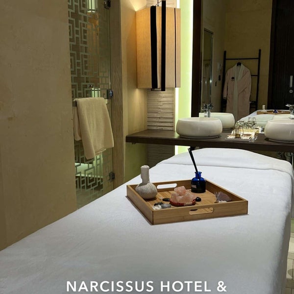 รูปภาพถ่ายที่ Narcissus Hotel and Residence โดย Lama A. เมื่อ 5/20/2024