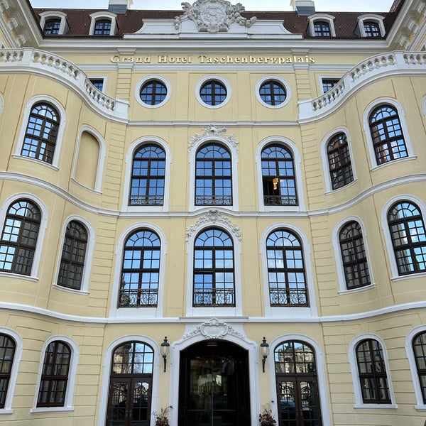 รูปภาพถ่ายที่ Hotel Taschenbergpalais Kempinski โดย anna b. เมื่อ 2/18/2024