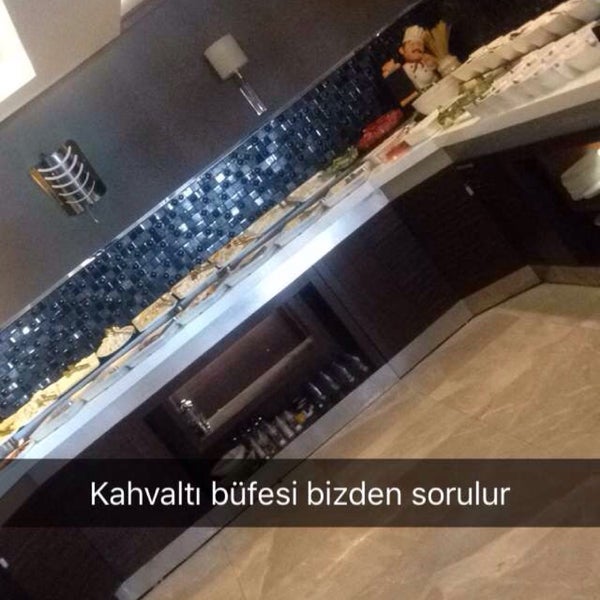 Das Foto wurde bei Efruz Restaurant von Murat Ç. am 6/11/2016 aufgenommen