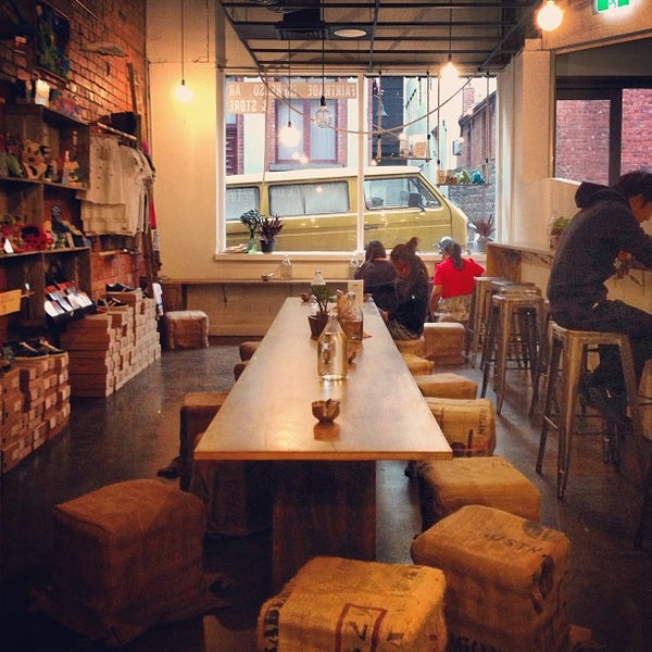 5/19/2013 tarihinde Janice L.ziyaretçi tarafından 2Pocket Fairtrade Espresso Bar and Store'de çekilen fotoğraf