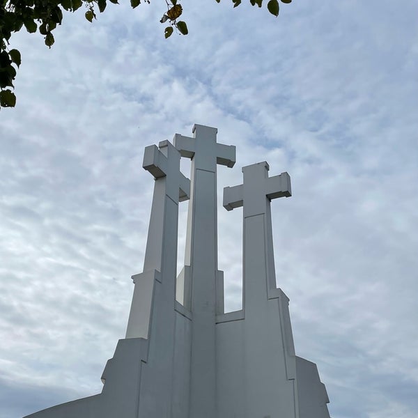 Das Foto wurde bei Denkmal der drei Kreuze von Hasti A. am 9/10/2022 aufgenommen