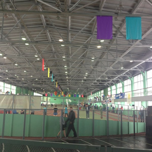 Омск манежсибирскийнефтянник. Сибирский нефтяник спортивный комплекс. Манеж нефтяник. Манеж сибирский нефтяник. Спорткомплекс сибирский нефтяник омск.