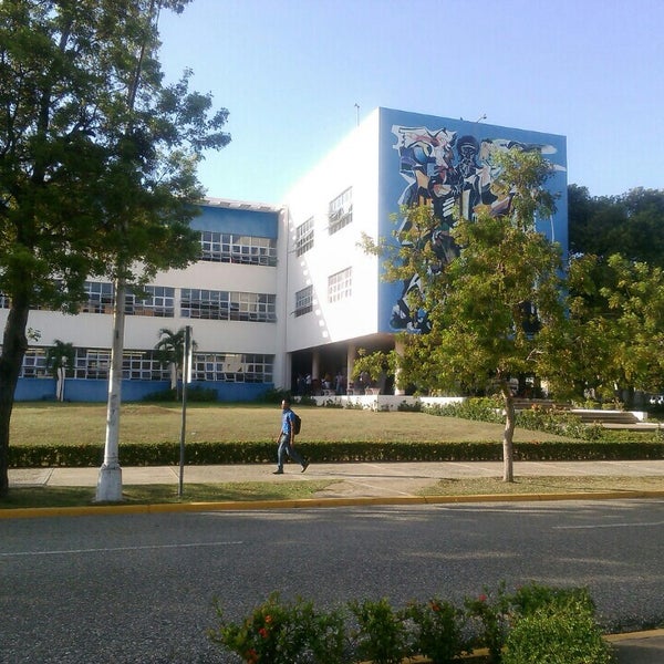 Photo taken at Facultad de Ingeniería y Arquitectura (UASD) by Jesus V. on 9/4/2015