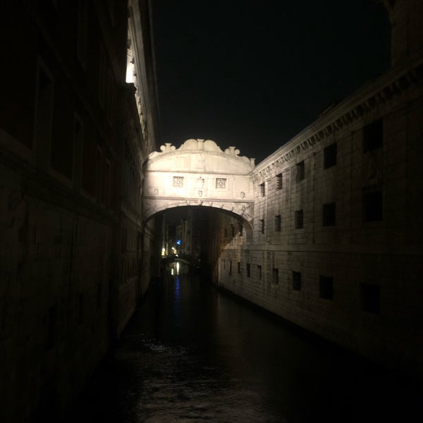 Foto tirada no(a) Ponte dei Sospiri por Michele D. em 1/7/2023