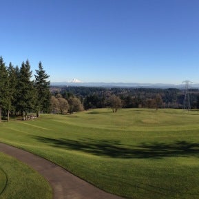 รูปภาพถ่ายที่ The Oregon Golf Club โดย Brett F. เมื่อ 1/4/2014