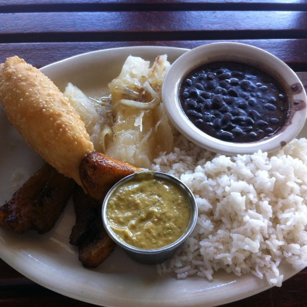 Das Foto wurde bei Habana Restaurant &amp; Bar von Lisa R. am 3/20/2013 aufgenommen