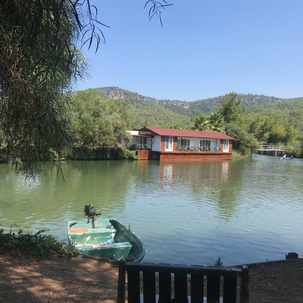 Снимок сделан в Saklı Göl Restaurant &amp; Nature Club пользователем Gençay D. 8/21/2019