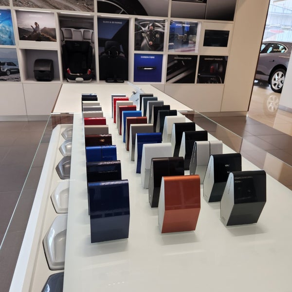 Land Rover Showroom Car Dealership in Dubai