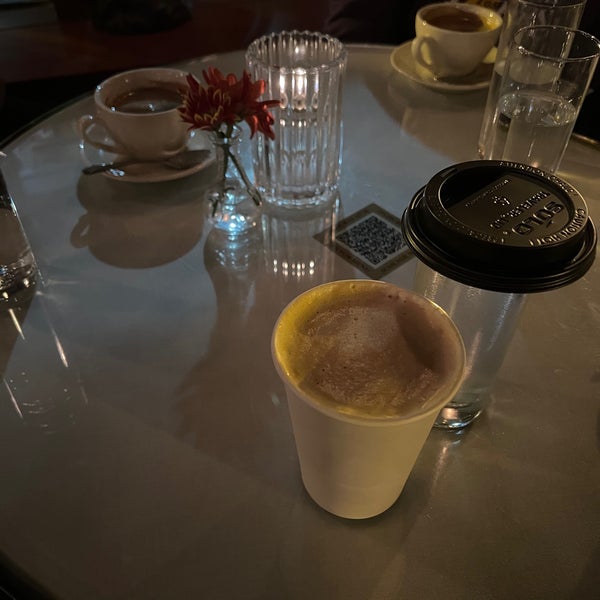 รูปภาพถ่ายที่ Café Intermezzo โดย Ibrahim 🇺🇸 🇸🇦 เมื่อ 10/29/2022