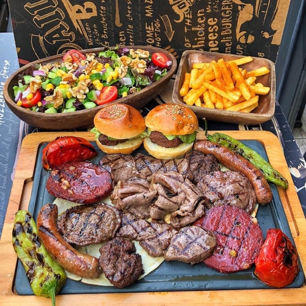 Photo taken at Daily Dana Burger &amp; Steak Fenerbahçe by Timur D. on 1/25/2019