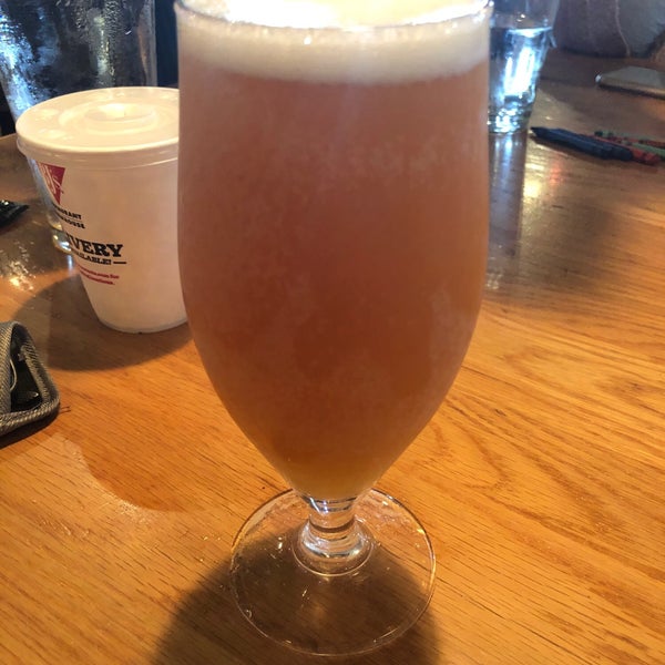 Photo taken at BJ&#39;s Restaurant &amp; Brewhouse by Andre C. on 3/20/2019