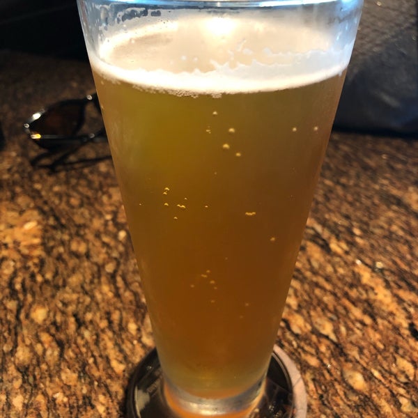 Photo taken at BJ&#39;s Restaurant &amp; Brewhouse by Andre C. on 4/30/2019