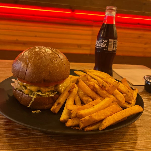 Photo taken at Sketch Burger ® by alduweesh84 on 9/29/2022