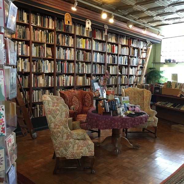 Photo taken at Loganberry Books by Raechal G. on 5/1/2016
