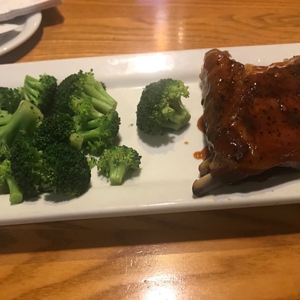 Photo taken at Chili&#39;s Grill &amp; Bar by Derrick H. on 10/12/2017