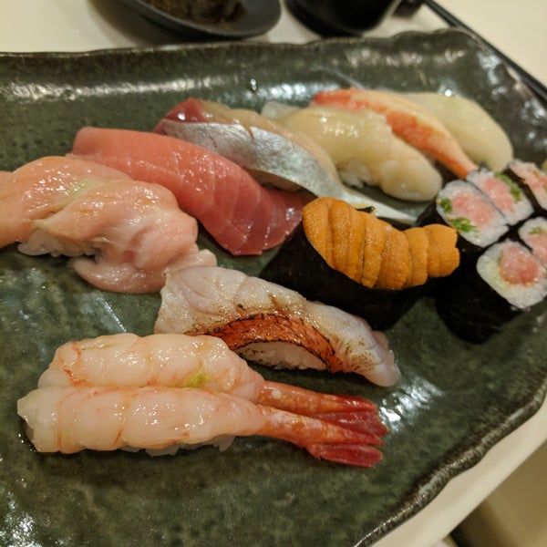 Photo taken at Shinzo Japanese Cuisine by Flaki on 11/7/2017