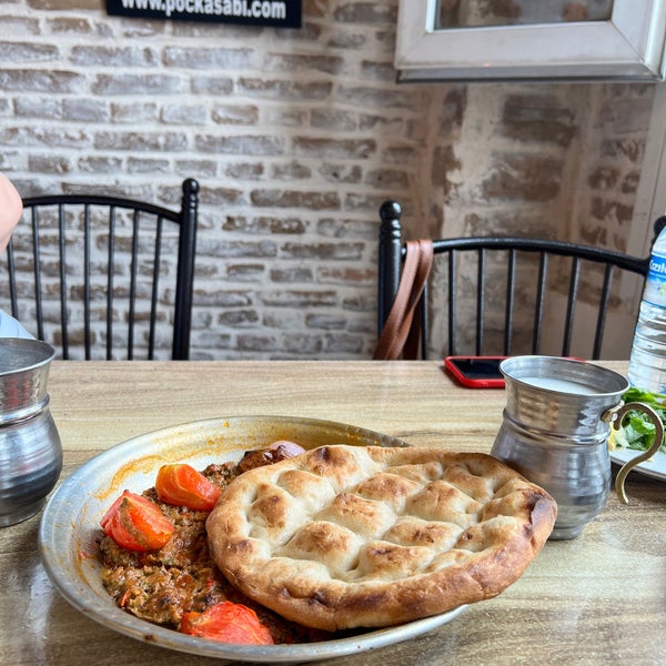 Foto diambil di Pöç Kasap ve Restaurant oleh emeil pada 5/14/2022