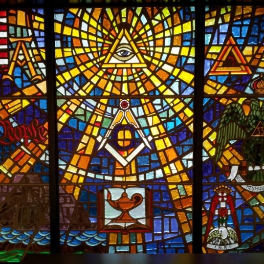 D b витраж. тиффани витражи окна витражны стил авангард. необычный витраж. D b витраж. витражи на стекле.