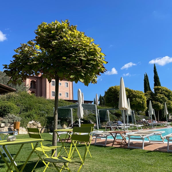 Foto diambil di Saturnia Tuscany Hotel oleh Fahad pada 9/13/2022