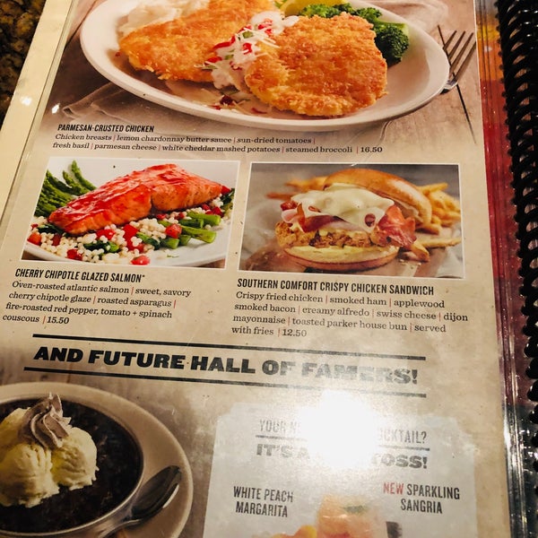 Photo taken at BJ&#39;s Restaurant &amp; Brewhouse by Robin D. on 10/16/2018