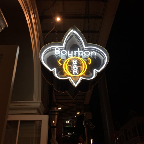 Foto diambil di Bourbon &quot;O&quot; oleh Robin D. pada 9/22/2017