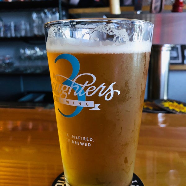 7/25/2018 tarihinde Robin D.ziyaretçi tarafından Red Alert Craft Beer Bar'de çekilen fotoğraf