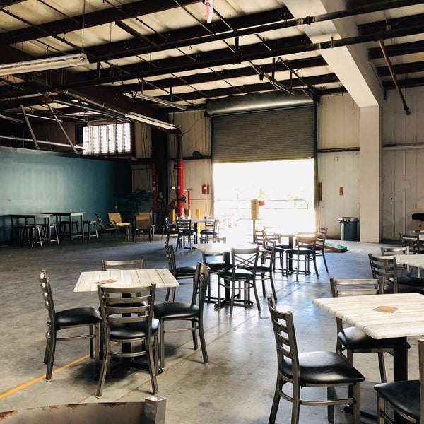 Photo taken at Due South Brewing Co. by Robin D. on 10/31/2018