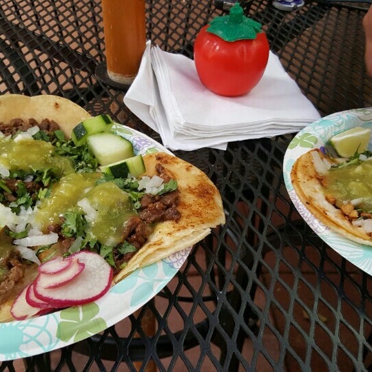 7/18/2016 tarihinde Jay C.ziyaretçi tarafından Tacos El Chilango'de çekilen fotoğraf
