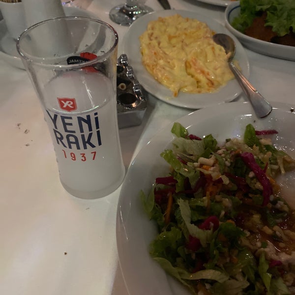 Das Foto wurde bei Sadrazam Kemal Restaurant von Murat T. am 9/6/2021 aufgenommen
