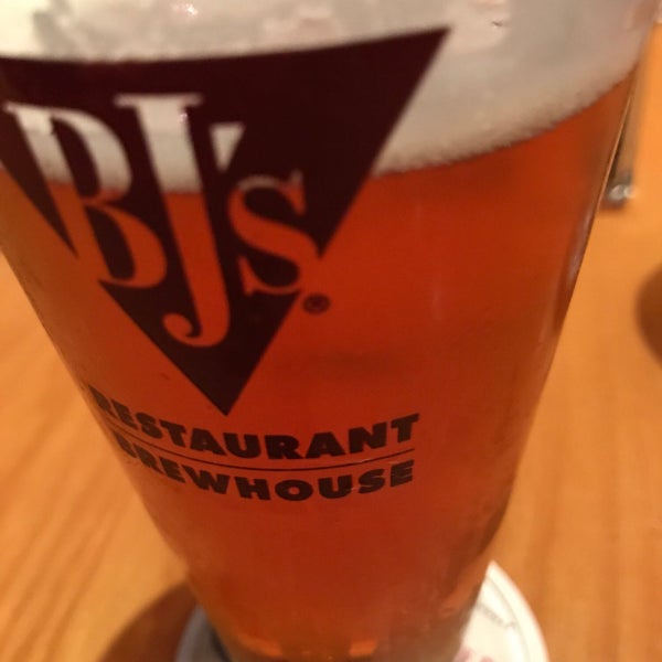 Photo taken at BJ&#39;s Restaurant &amp; Brewhouse by George G. on 4/27/2018