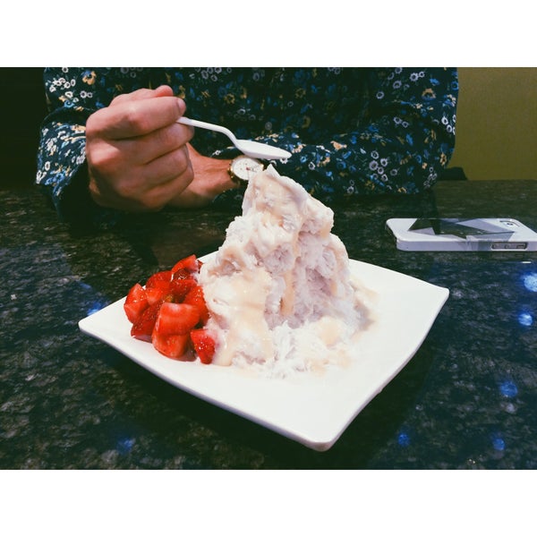 Taro ice with strawberries ❄️