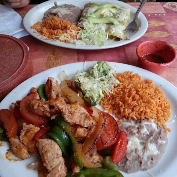 Photo taken at The Mayan Palace Mexican Cuisine by Vik K. on 3/1/2014