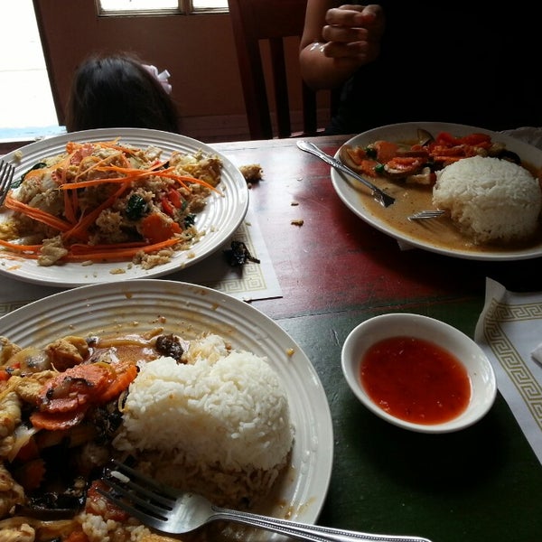 6/21/2014にVik K.がPho&#39;s Spicier Thai Cuisineで撮った写真